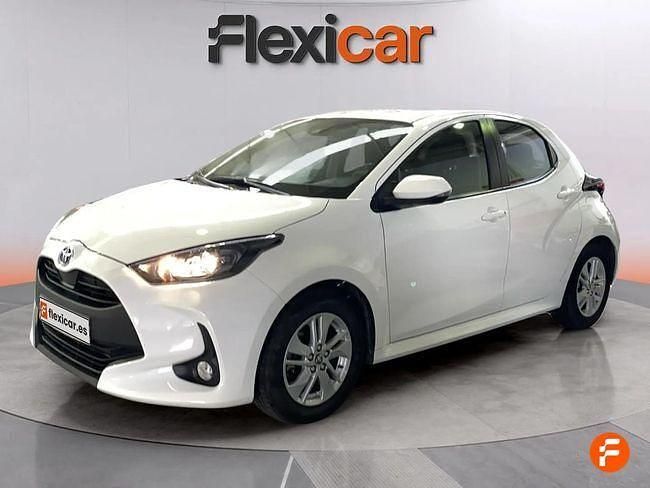 Usado Toyota Yaris Hybrid Business Edition 116 CV (85 kW) 2021 Blanco Berlina