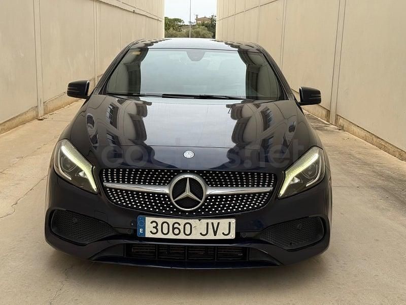 Usado Mercedes A200 AMG line 136 CV (100 kW) 2016 Violeta / lila Berlina