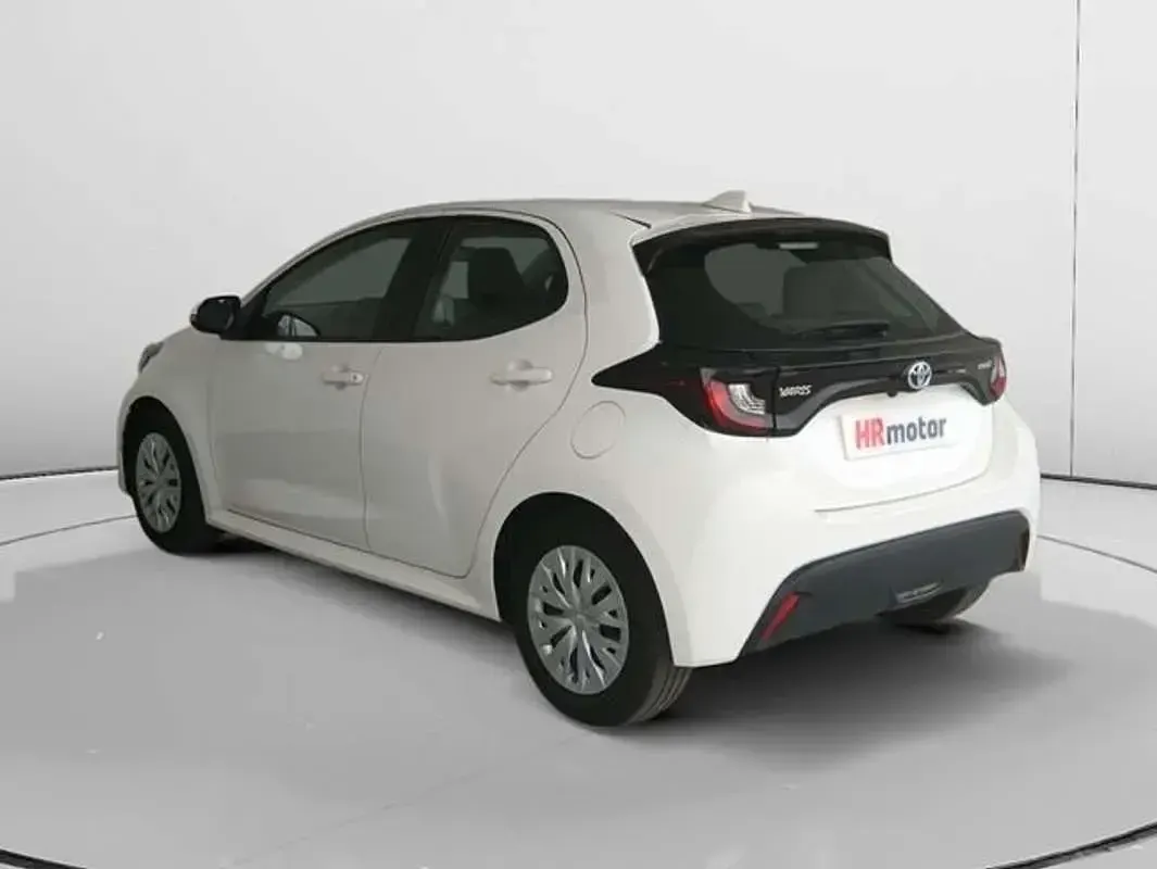 Usado Toyota Yaris Hybrid Business Edition 116 CV (85 kW) 2022 Blanco Utilitario