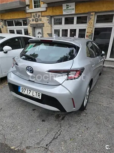 Usado Toyota Corolla 122 CV (89 kW) 2021 Gris / plata Berlina