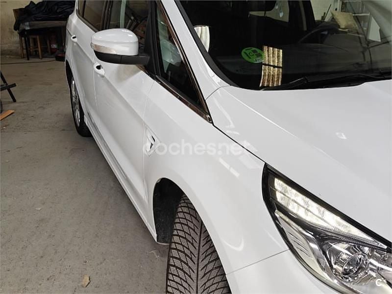 Usado Ford S-MAX Titanium 160 CV (117 kW) 2016 Blanco Monovolumen