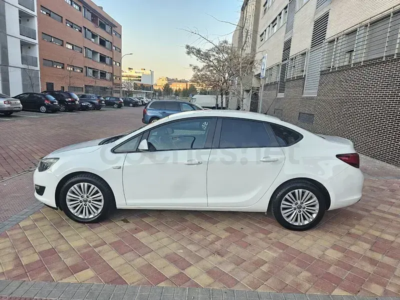 Brugt Opel Astra Excellence 110 HK (80 kW) 2014 Hvid Sedan