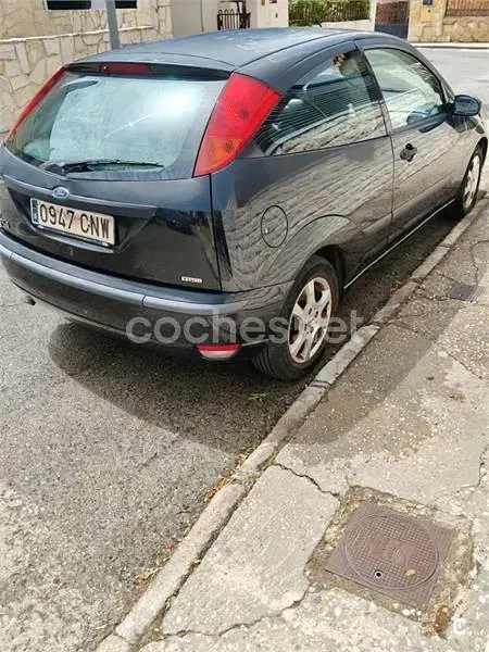 Usado Ford Focus Trend 100 CV (73 kW) 2003 Negro Berlina