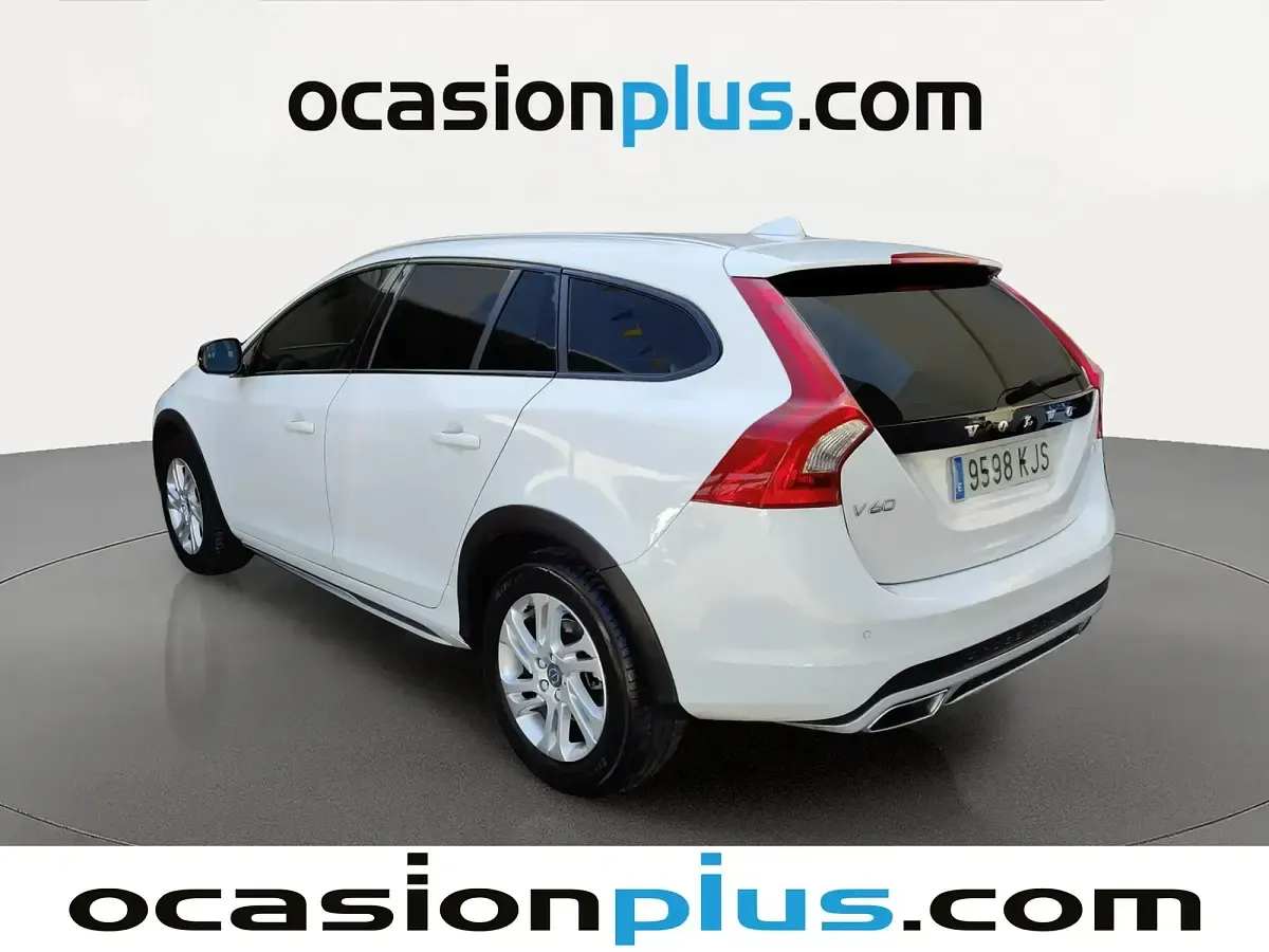 Usado Volvo V60 CC Momentum 150 CV (110 kW) 2018 Blanco Familiar