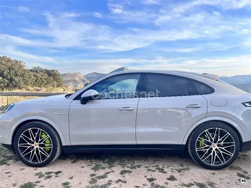 Usado Porsche Cayenne E-Hybrid Coupe 462 CV (339 kW) 2024 Gris / plata SUV