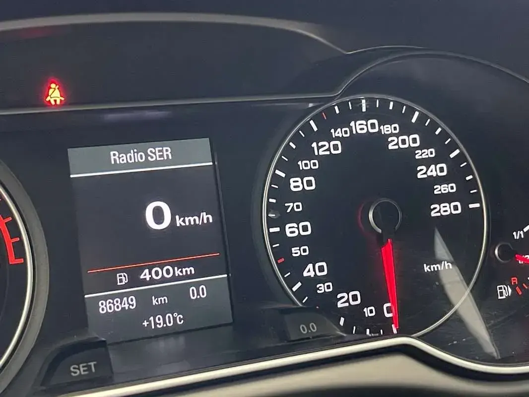 Usado Audi A4 Advanced 143 CV (105 kW) 2012 Gris Berlina