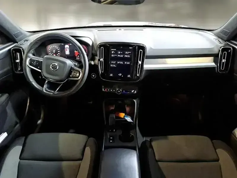 Usado Volvo XC40 Core 211 CV (155 kW) 2022 Negro SUV