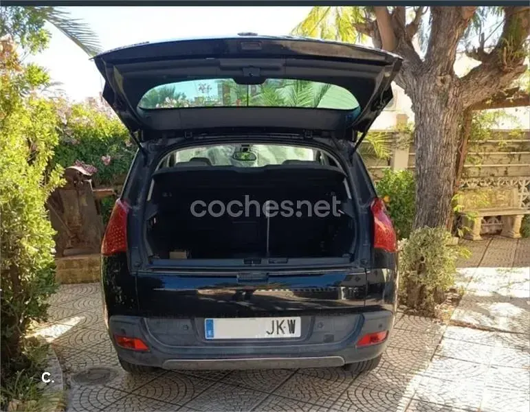 Usado Peugeot 3008 Style 115 CV (84 kW) 2013 Negro Familiar