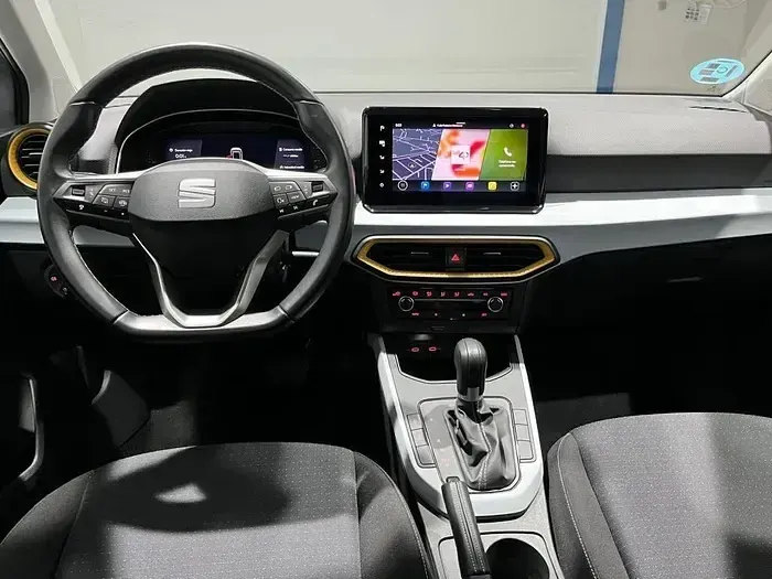 Usado Seat Arona Style 115 CV (84 kW) 2024 Gris plata SUV