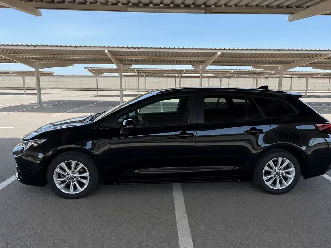 Usado Toyota Corolla Active 140 CV (102 kW) 2023 Negro Utilitario