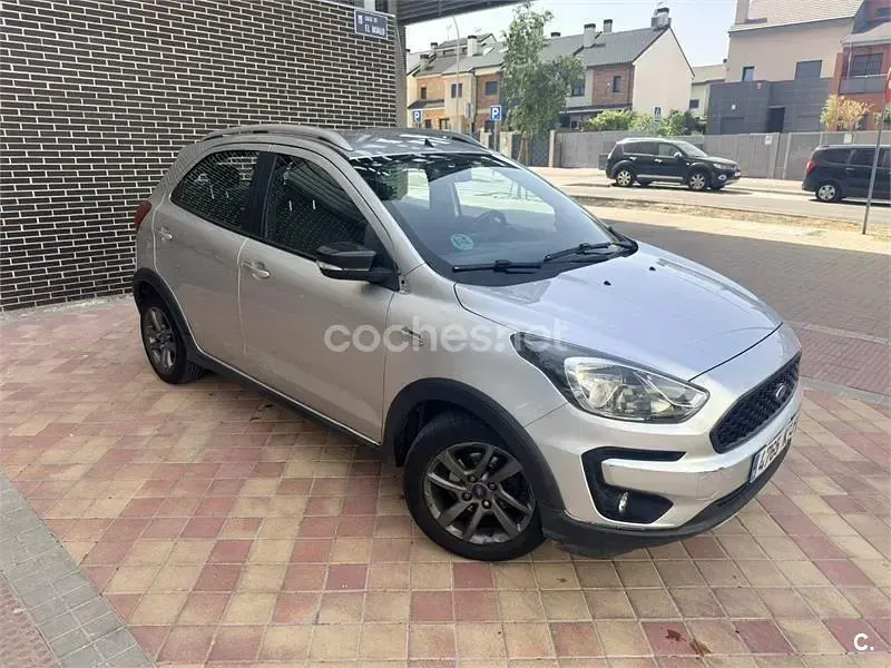 Usado Ford Ka Plus Active 95 CV (69 kW) 2019 Gris / plata Utilitario