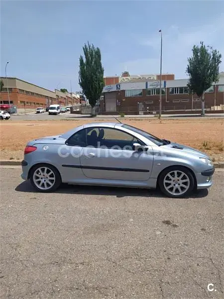 Usado Peugeot 206 138 CV (101 kW) 2001 Gris / plata Descapotable