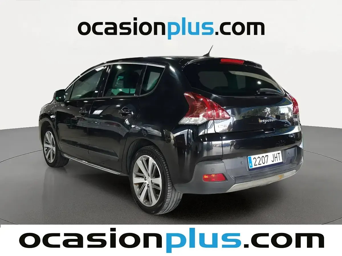 Usado Peugeot 3008 Allure 120 CV (88 kW) 2015 Negro Familiar