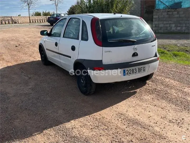 Usado Opel Corsa Club 58 CV (42 kW) 2001 Blanco Utilitario
