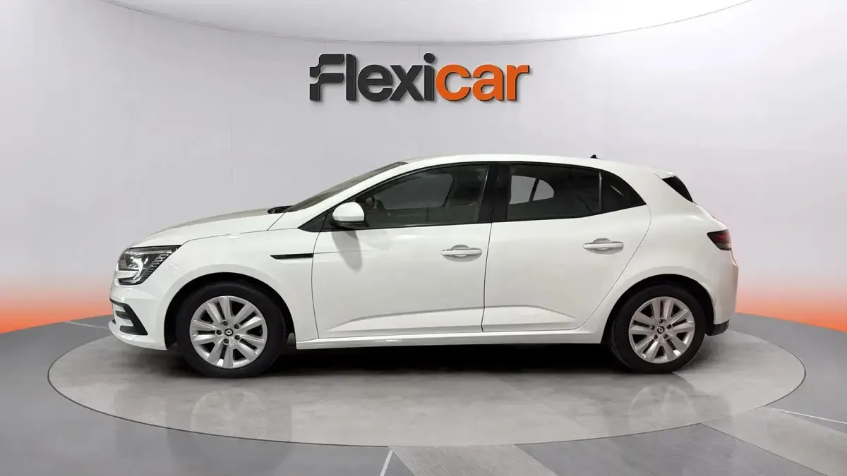 Usado Renault Mégane II Intens 115 CV (84 kW) 2022 Blanco Berlina
