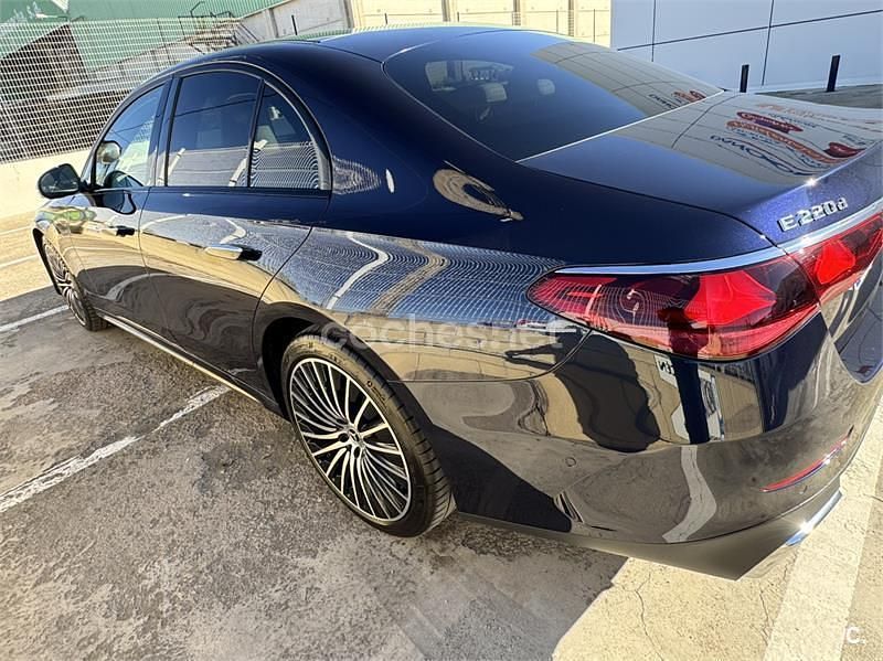 Usado Mercedes E220 200 CV (147 kW) 2023 Azul Berlina