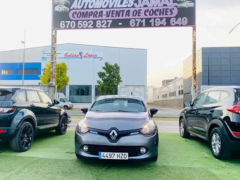 Usado Renault Clio IV Dynamique 90 CV (66 kW) 2014 Gris / plata Berlina
