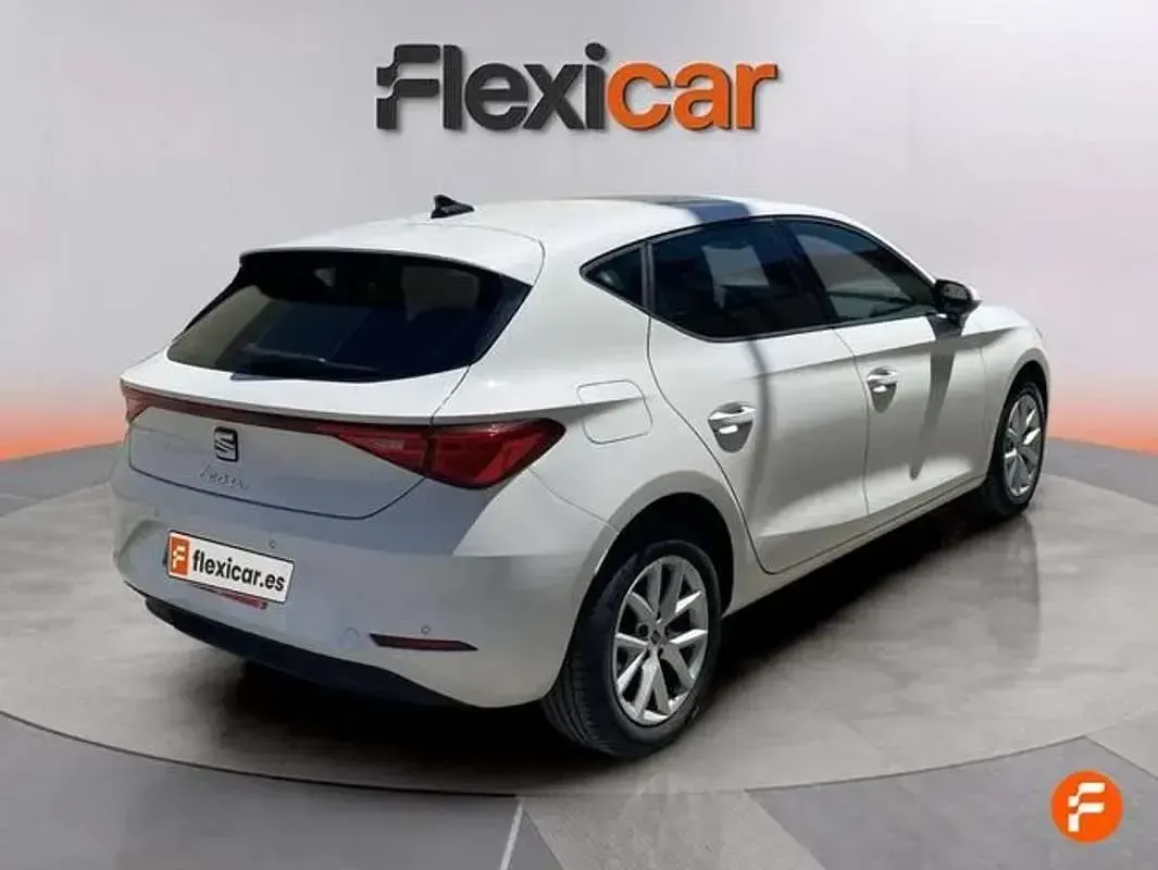 Usado Seat Leon Style 116 CV (85 kW) 2021 Blanco Utilitario