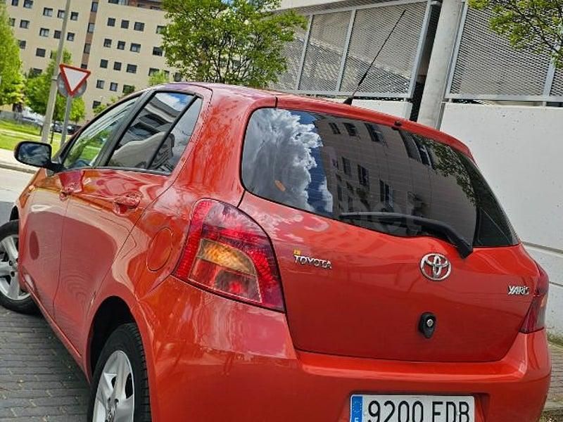 Usado Toyota Yaris Luna 90 CV (66 kW) 2006 Naranja Berlina