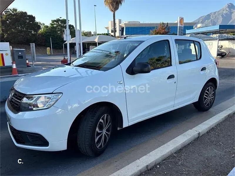 Usado Dacia Sandero Ambiance 73 CV (53 kW) 2018 Blanco Berlina