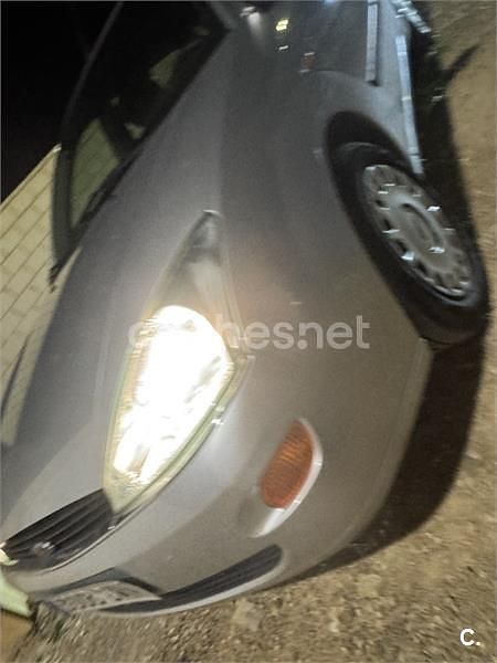 Usado Ford Focus Ghia 90 CV (66 kW) 2000 Gris / plata Familiar