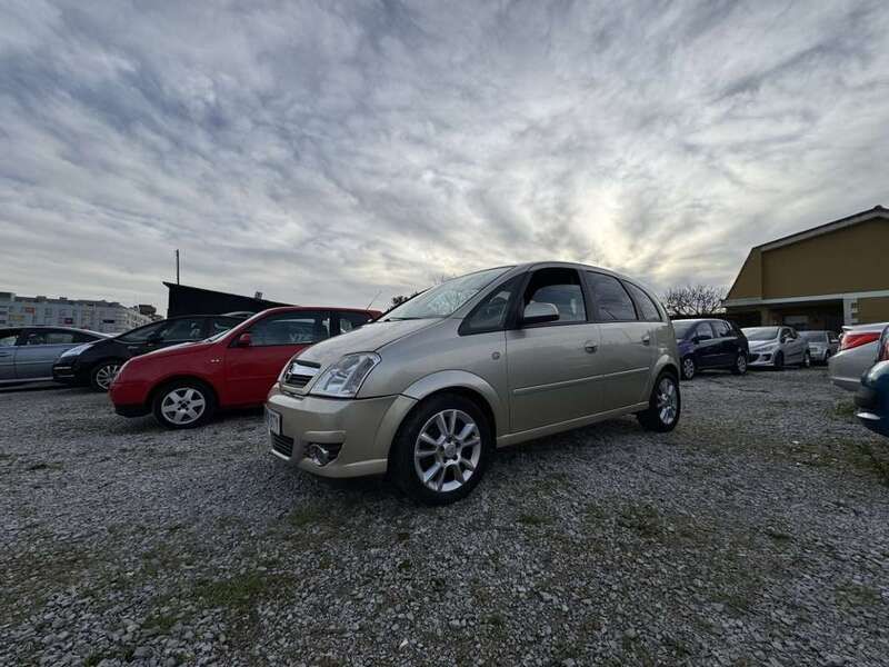 Beige Usado 2010 Opel Meriva Cosmo Monovolumen | 3900 € (Caro) - Imagen 1/4