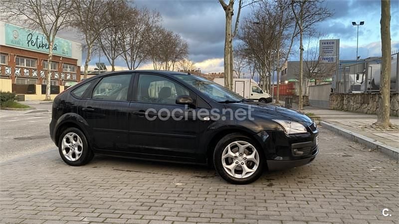 Usado Ford Focus Trend 100 CV (73 kW) 2007 Negro Berlina