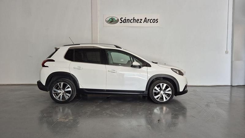 Usado Peugeot 2008 Allure 100 CV (73 kW) 2019 Blanco SUV