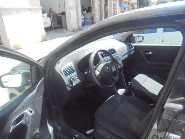 Usado VW Polo Advance 75 CV (55 kW) 2015 Marrón Utilitario