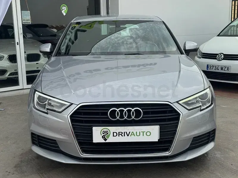 Usado Audi A3 116 CV (85 kW) 2018 Gris / plata Berlina