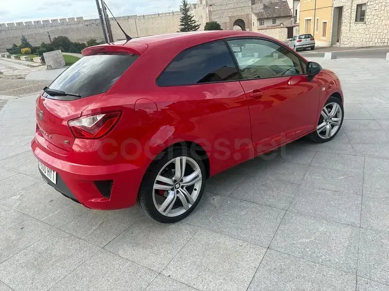 Usado Seat Ibiza SC CUPRA 180 CV (132 kW) 2014 Rojo Utilitario