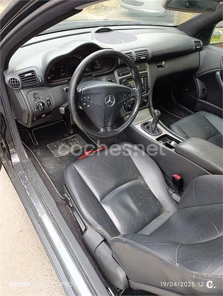 Usado Mercedes C220 143 CV (105 kW) 2002 Negro Berlina