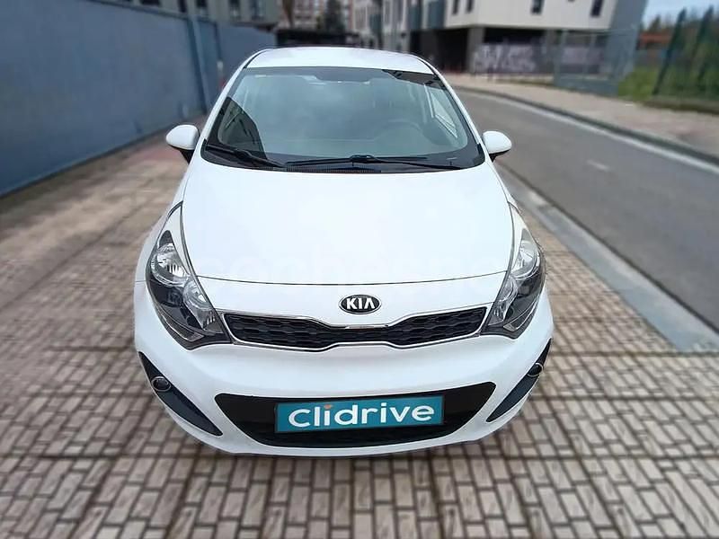 Usado Kia Rio 85 CV (62 kW) 2013 Blanco Berlina