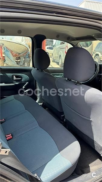Begagnad Renault Clio II 65 HK (47 kW) 2005 Svart Sedan