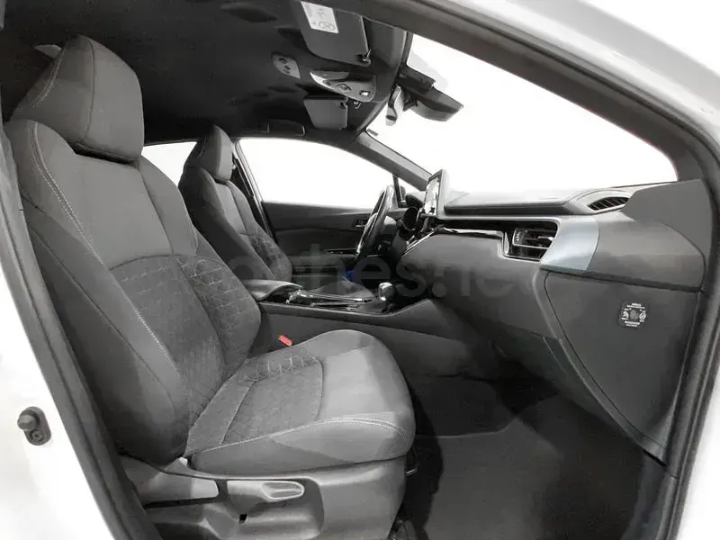 Käytetty Toyota C-HR Advance 122 HP (89 kW) 2021 Valkoinen Katumaasturi
