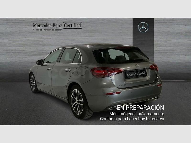 Usado Mercedes A180 136 CV (100 kW) 2024 Gris / plata Berlina