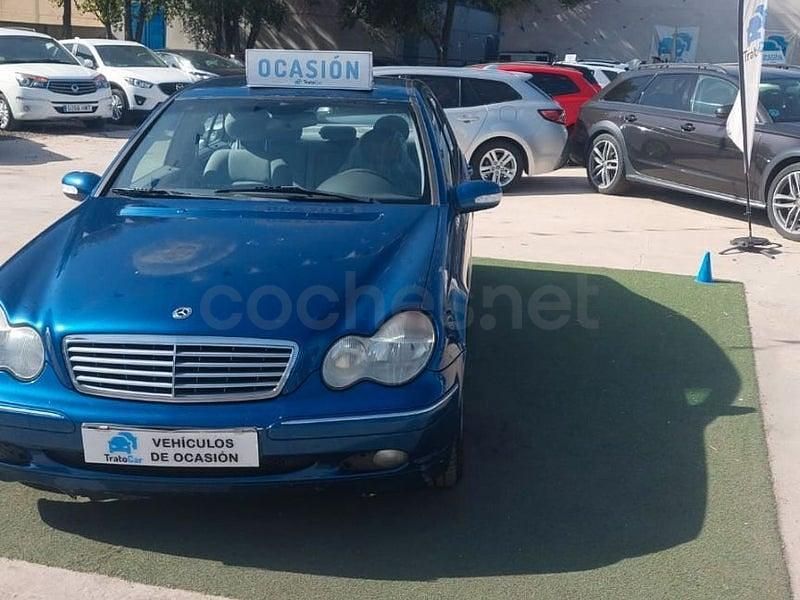 Usado Mercedes C220 Elegance 143 CV (105 kW) 2003 Azul Berlina