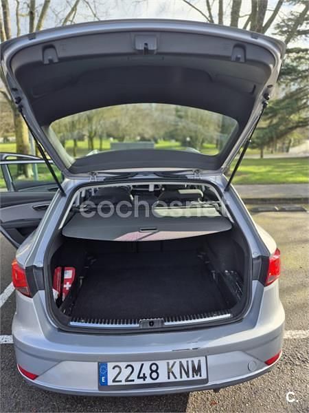 Usado Seat Leon ST Reference 115 CV (84 kW) 2018 Gris / plata Familiar