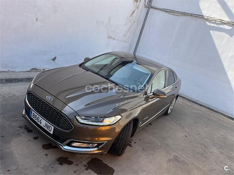 Usado Ford Mondeo Vignale 187 CV (137 kW) 2016 Beige Berlina