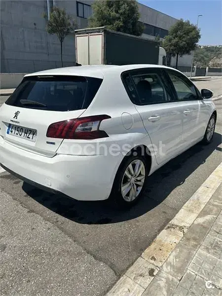 Usado Peugeot 308 Active 120 CV (88 kW) 2014 Blanco Berlina