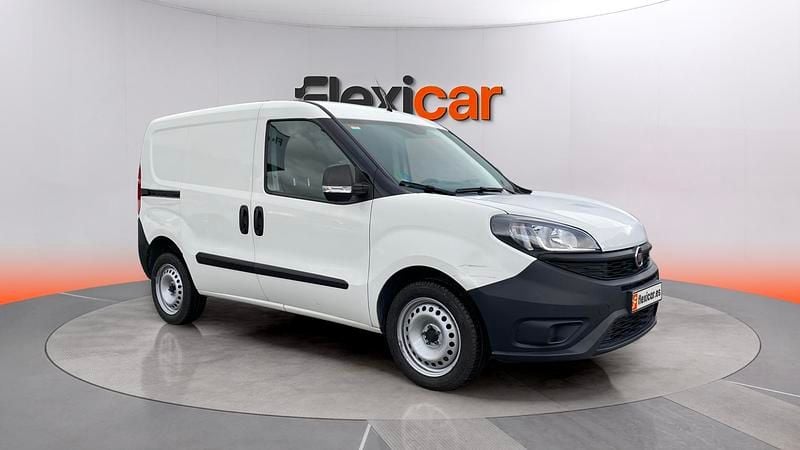 Usado Fiat Doblò Easy 120 CV (88 kW) 2018 Blanco Monovolumen