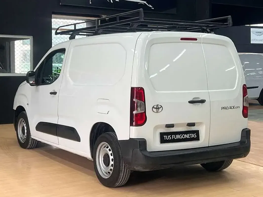 Usado Toyota Proace City City 102 CV (75 kW) 2021 Blanco Monovolumen