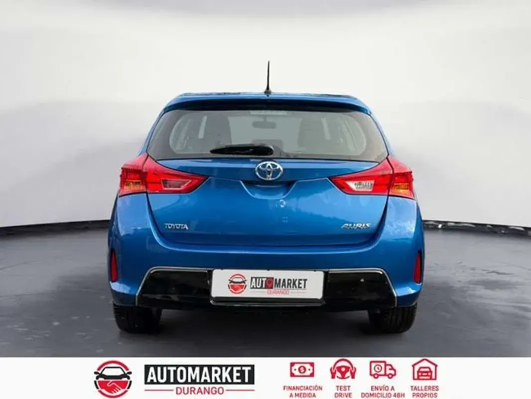 Usado Toyota Auris Business Edition 90 CV (66 kW) 2015 Azul Utilitario