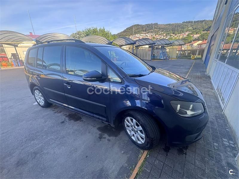 Usado VW Touran Edition 105 CV (77 kW) 2013 Azul Monovolumen