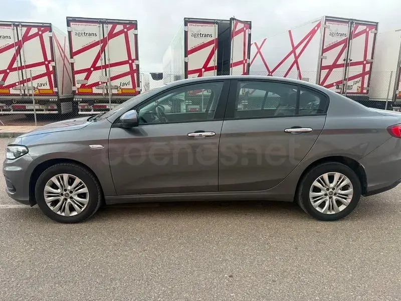 Usado Fiat Tipo Lounge 95 CV (69 kW) 2018 Gris / plata Berlina