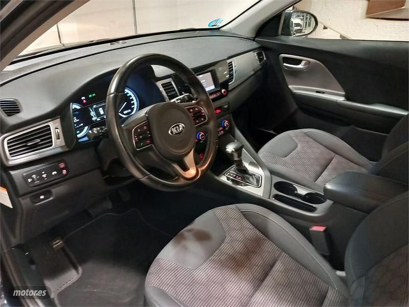 Używany Kia Niro 141 KM (103 kW) 2018 Niebieski SUV