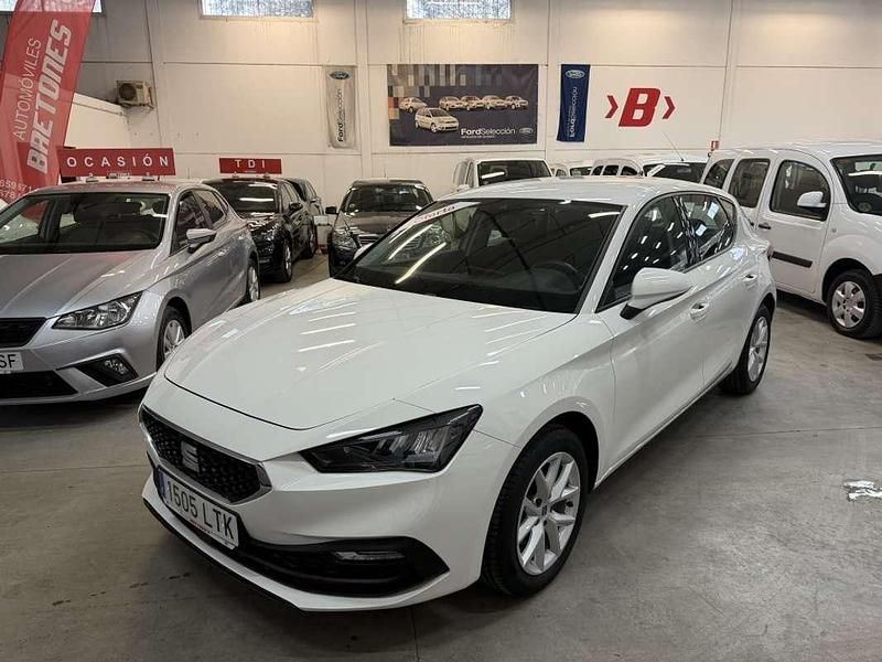 Usado Seat Leon Reference 116 CV (85 kW) 2021 Blanco Utilitario
