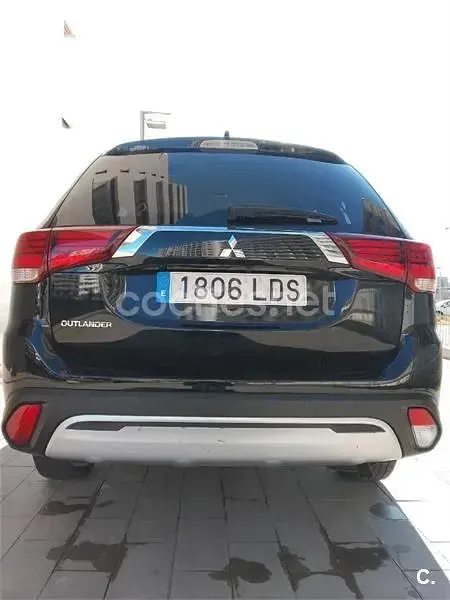 Usado Mitsubishi Outlander Motion 150 CV (110 kW) 2020 Negro SUV