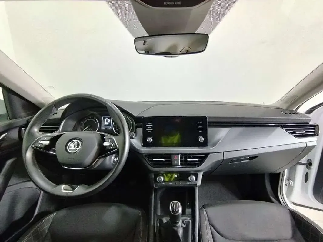 Usado Skoda Scala Ambition 110 CV (80 kW) 2022 Blanco Utilitario