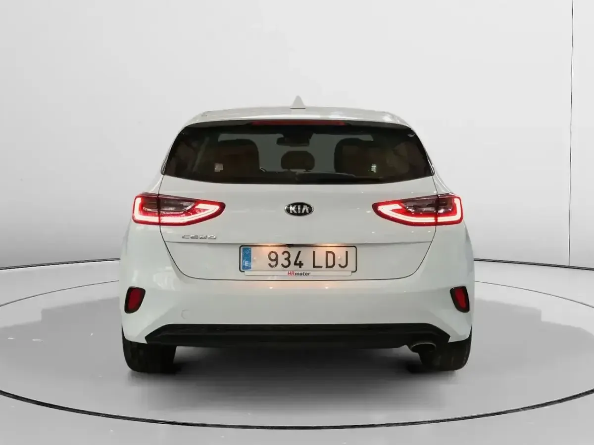 Usado Kia Ceed 101 CV (74 kW) 2019 Blanco Utilitario